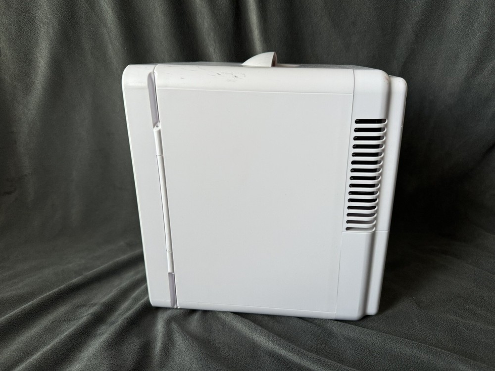 Personal Chiller Mini Fridge Small Space Cooler, White Marble