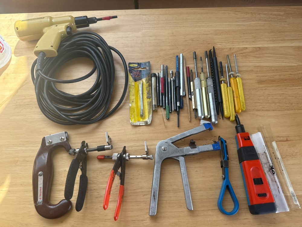 Standard Pneumatic 6021 Wire Wrapping gun with misc. tool