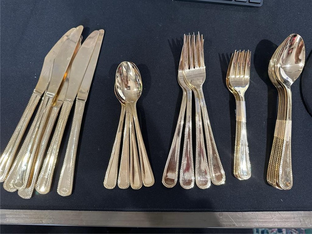 Reed & Barton Rebacraft Dickens 26 pcs Gold Plated Flatware
