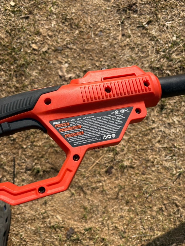 BLACK+DECKER LST400 20V MAX* Lithium 12 in. High Performance Trimmer/Edger