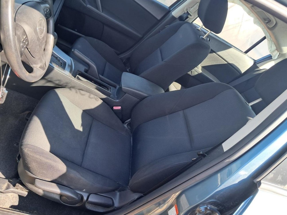 3 2011 Glove Box 5022351