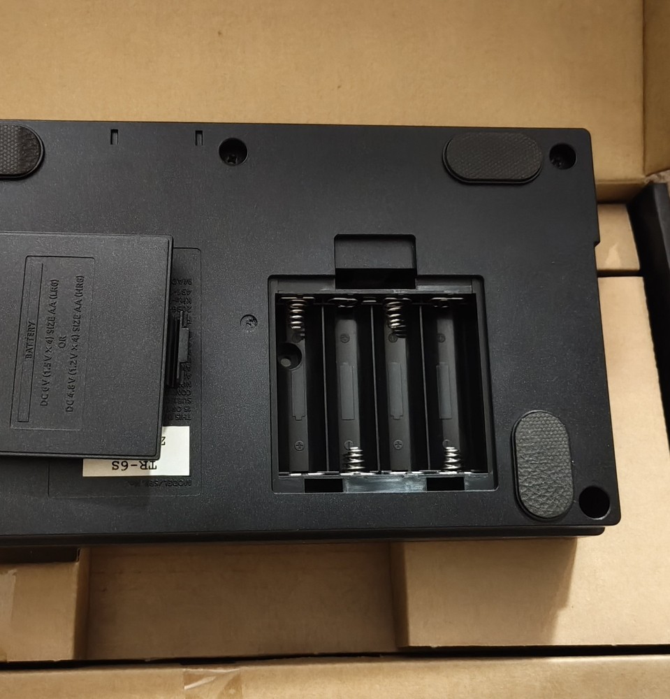 Roland TR-6S Rhythm Performer Compact 6-Track Drum Machine Sequencer