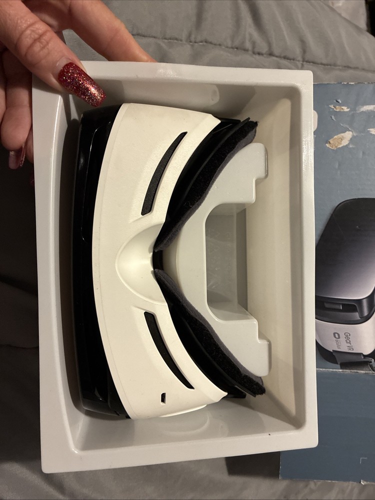 Samsung Gear VR Virtual Reality Headset Oculus