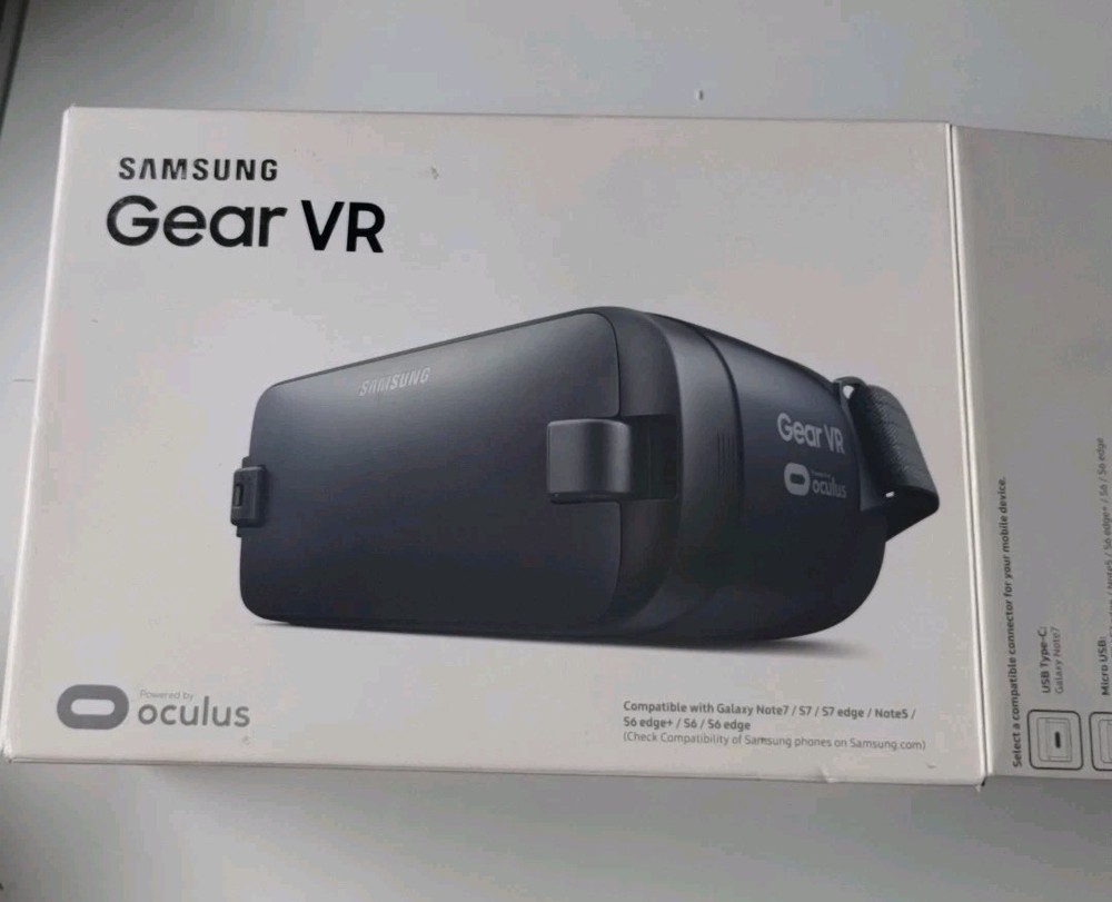 Samsung Gear VR Headset with Oculus