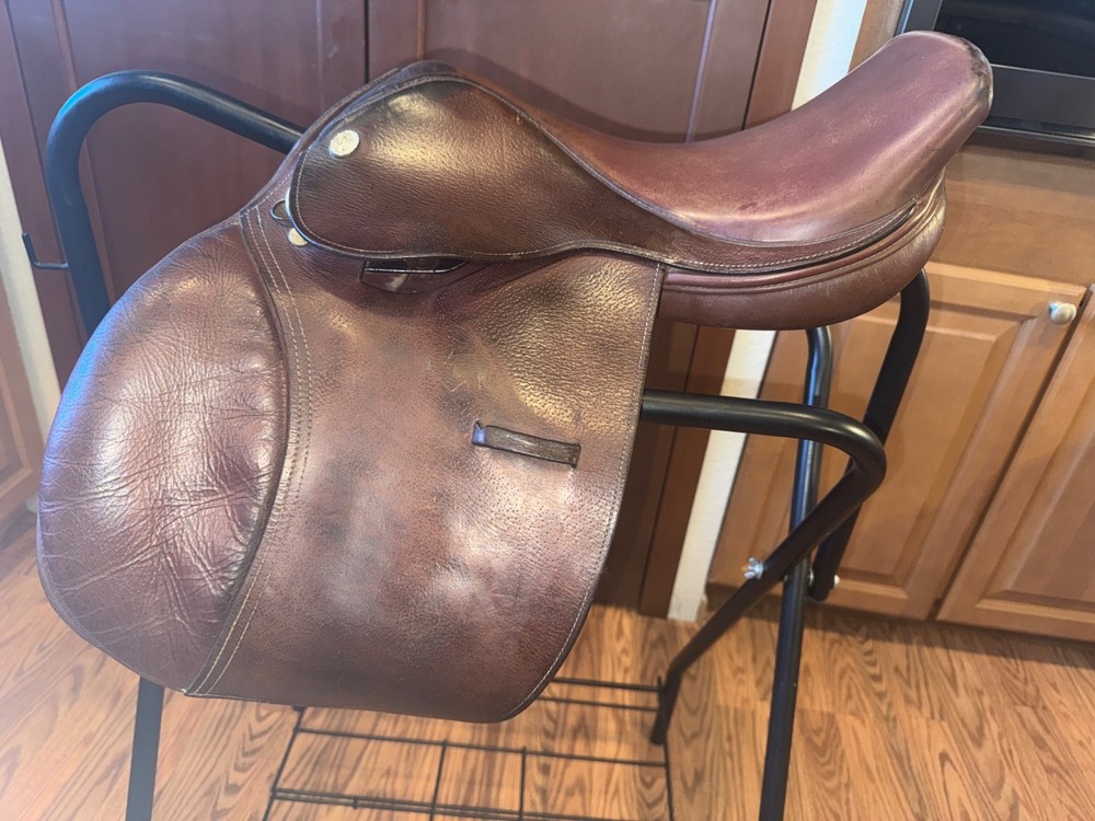 Kincade 15" close contact hunter jumper saddle solid condition