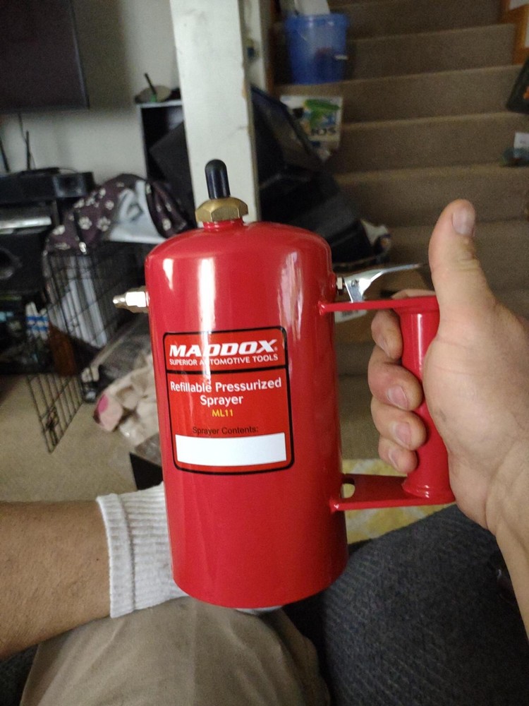 MADDOX 32 oz. Refillable Pressurized Sprayer