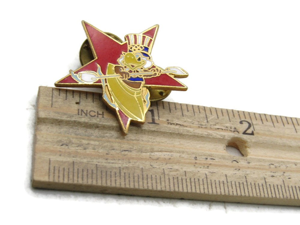 Kayaking Eagle & Red Star Pin Gold Tone