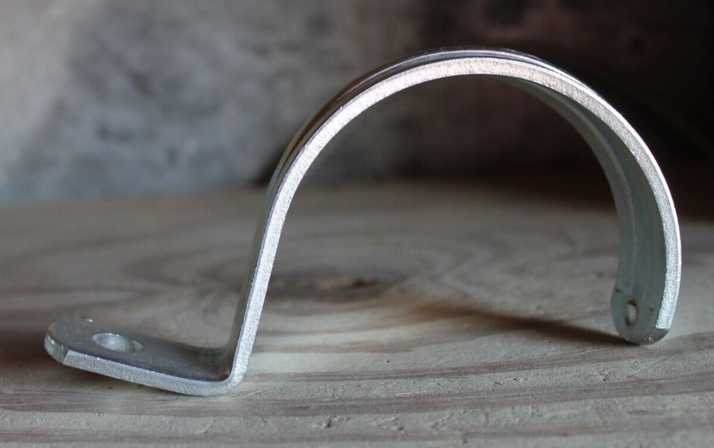 New Unbranded Ridged 3-1/2" 1-Hole Pipe Strap