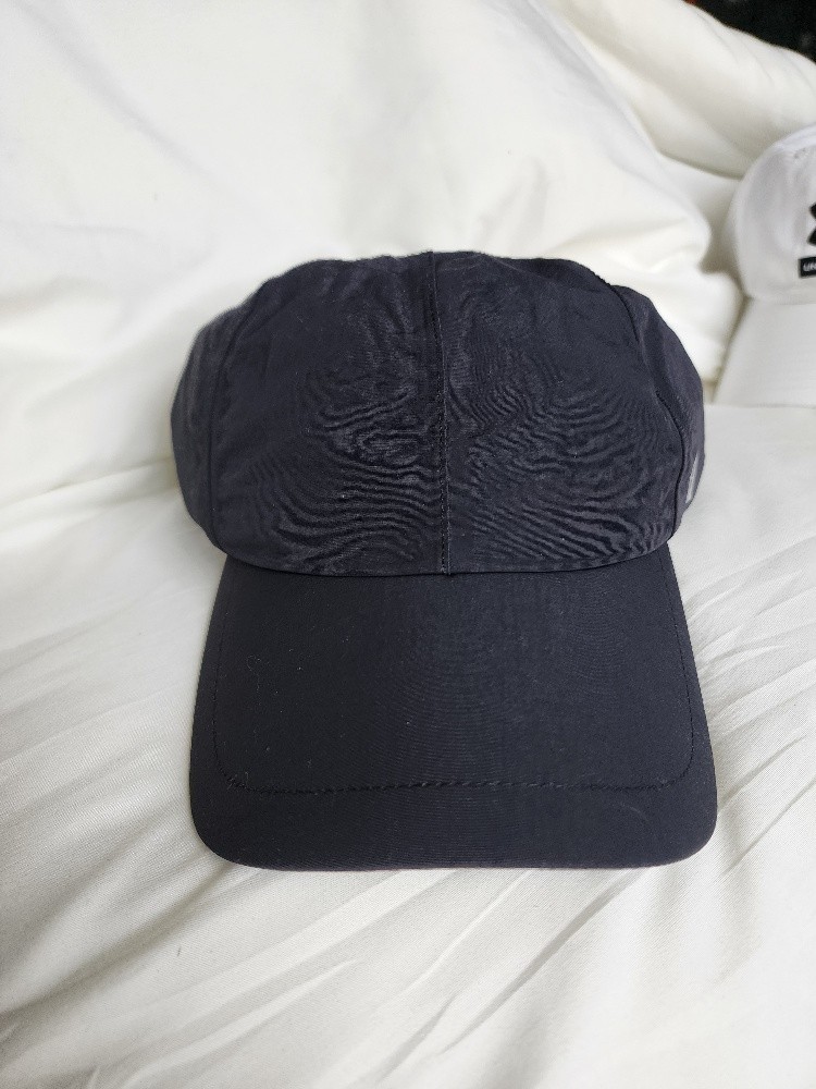 OnCloud ON Cap Black OS Performance Hat Adjustable Lightweight Unisex NWT