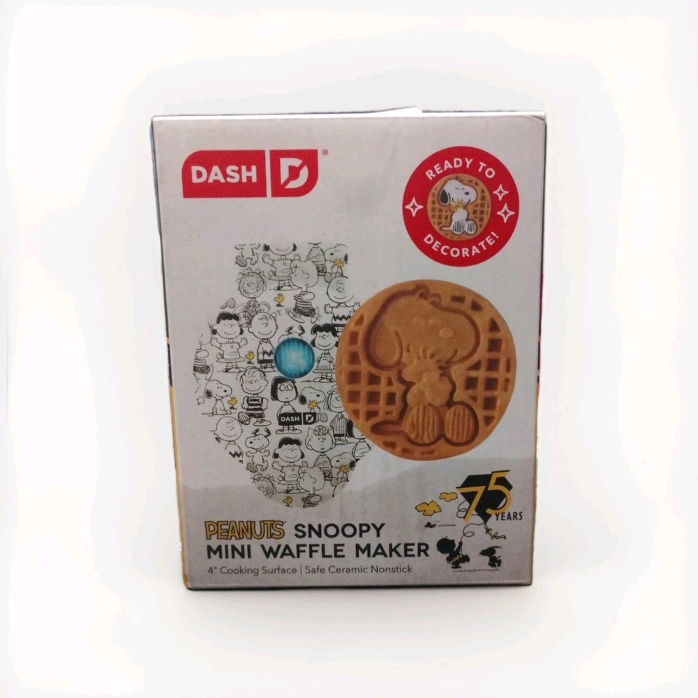 Peanuts x Dash Mini Waffle Maker 4 Inch, (Black & White)