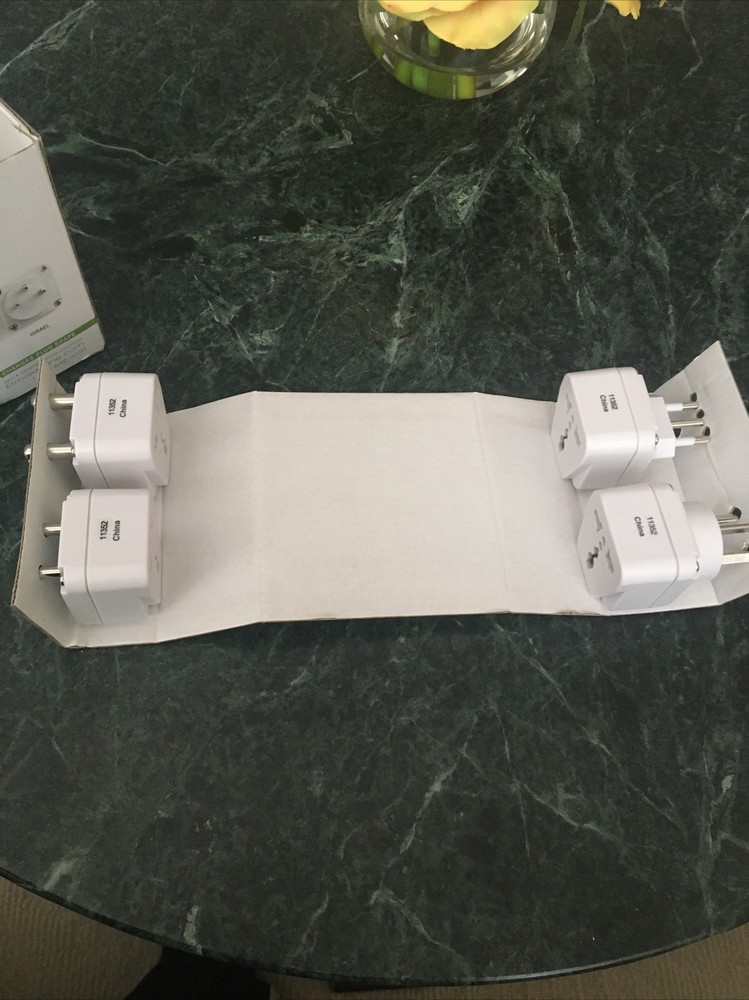 Brookstone International Adapter Plug Set 638056 Open Box
