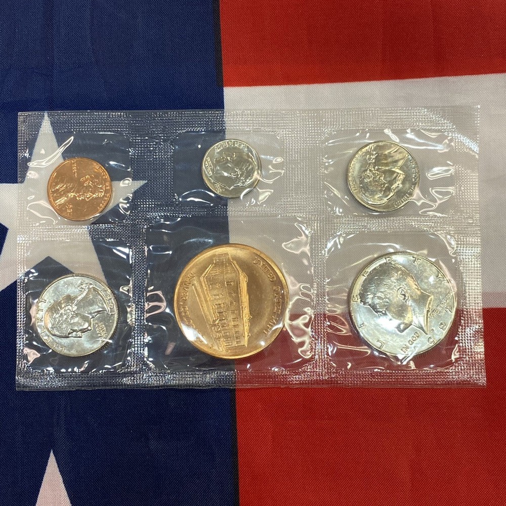 1982-D Official US Mint Souvenir Set WITHOUT Envelope. See description!