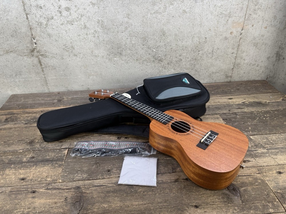 Eastrock Ukulele With Case