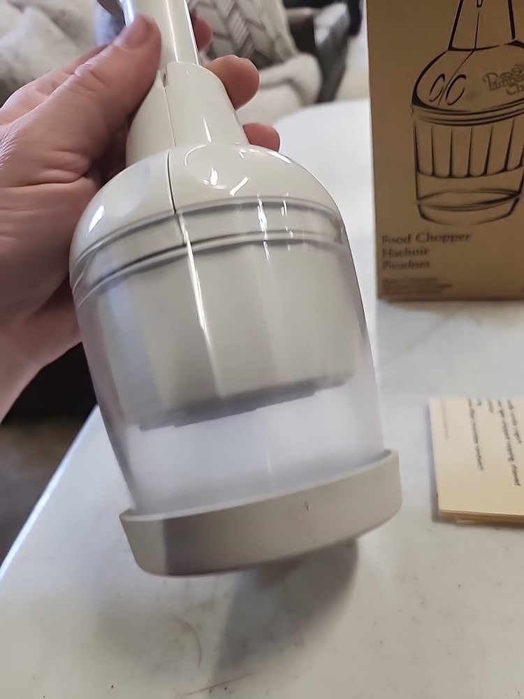 Original Pampered Chef # 2585 Push Function Food Chopper