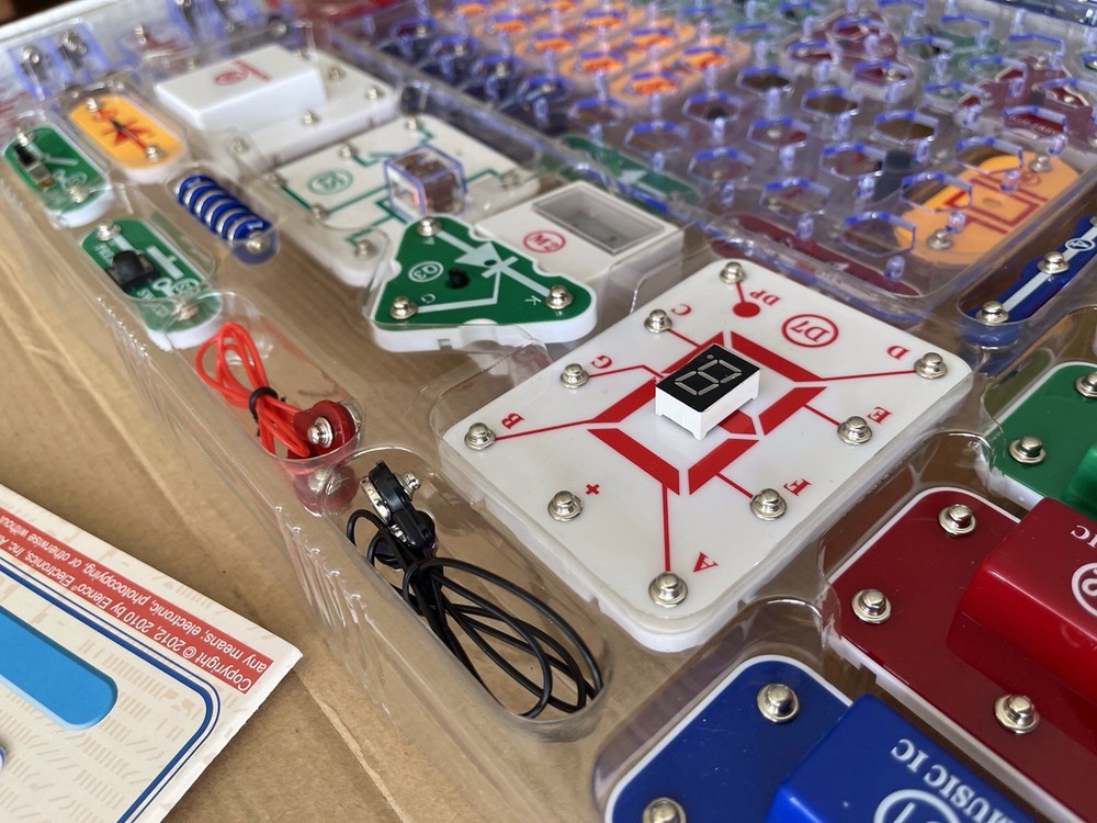 Snap Circuits Pro SC-500 Complete Electronic Science Set STEM Educational