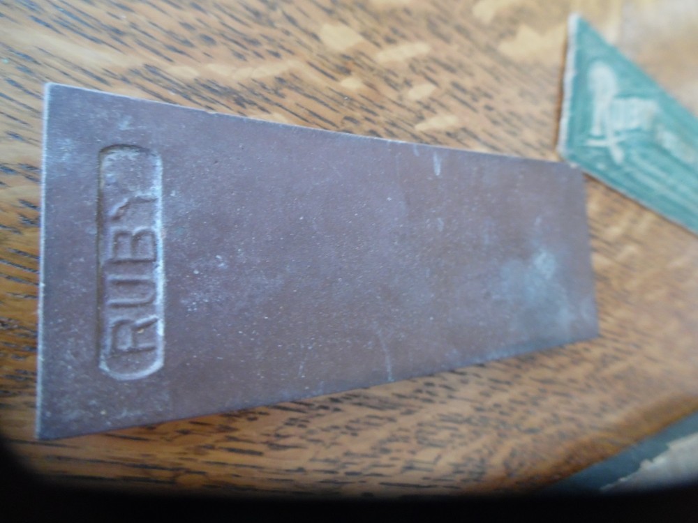 RUBY RAZOR HONE SHARPENING STONE W/ PARTIAL BOX
