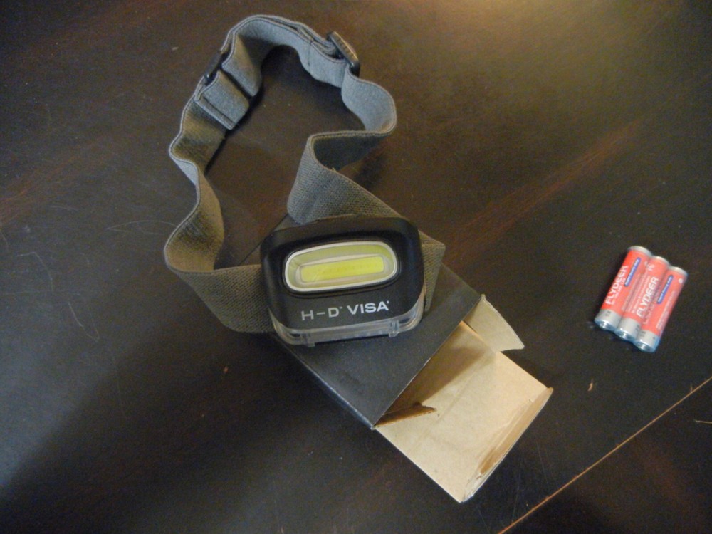 HD - VISA ADJUSTABLE HEAD HAT BAND FLASHLIGHT AND BATTERIES NEW.