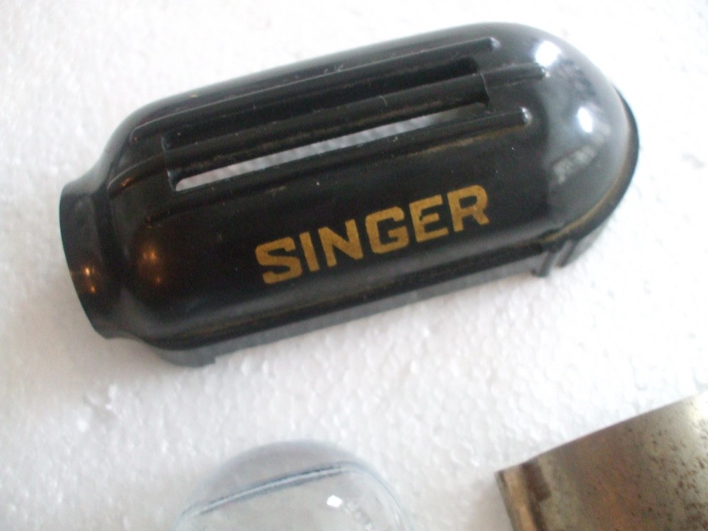 VINTAGE SINGER SEWING MACHINE LIGHT
