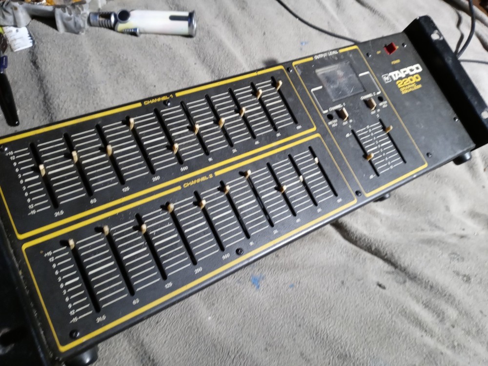 EV Tapco 2200, 2 Channel, 10 Band Graphic Equalizer, EQ (In Working Order)