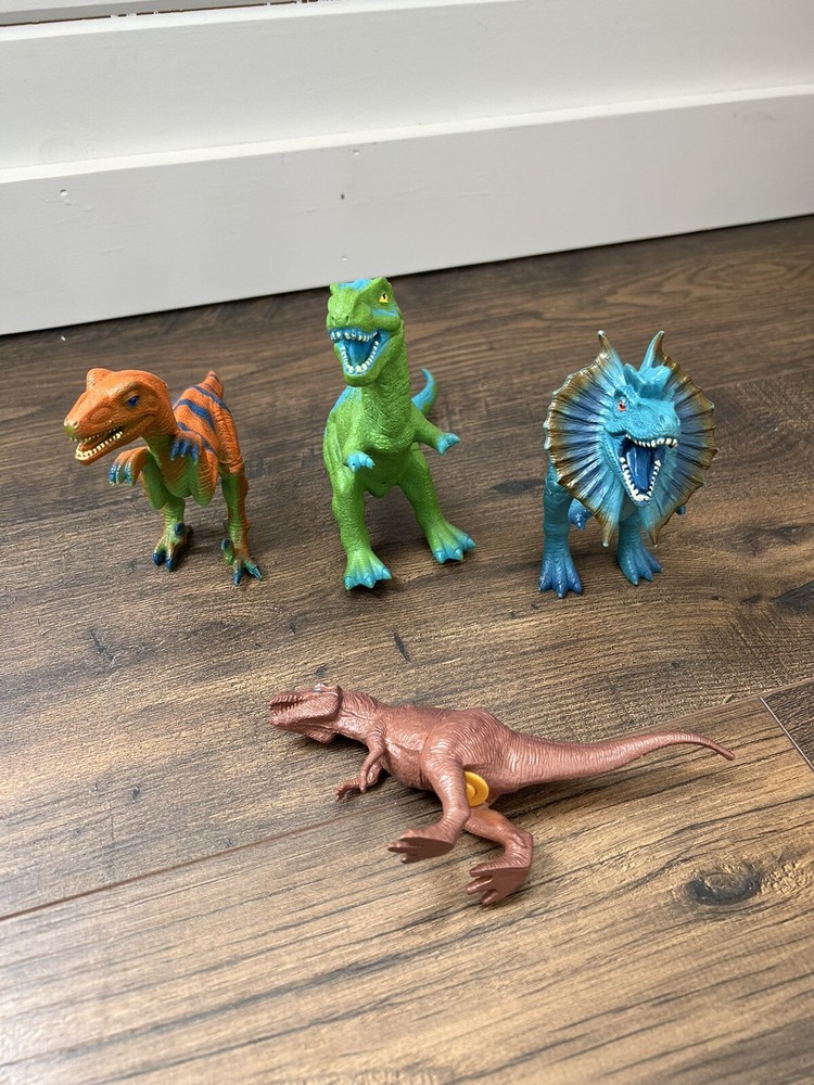 Dinosaur Toy LOT (4)