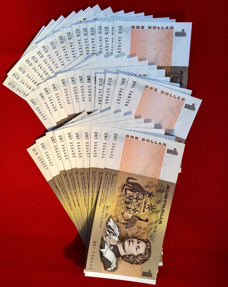 Australian Decimal Paper $1 Note a UnCirculated Condition. In Serial Sequence.
