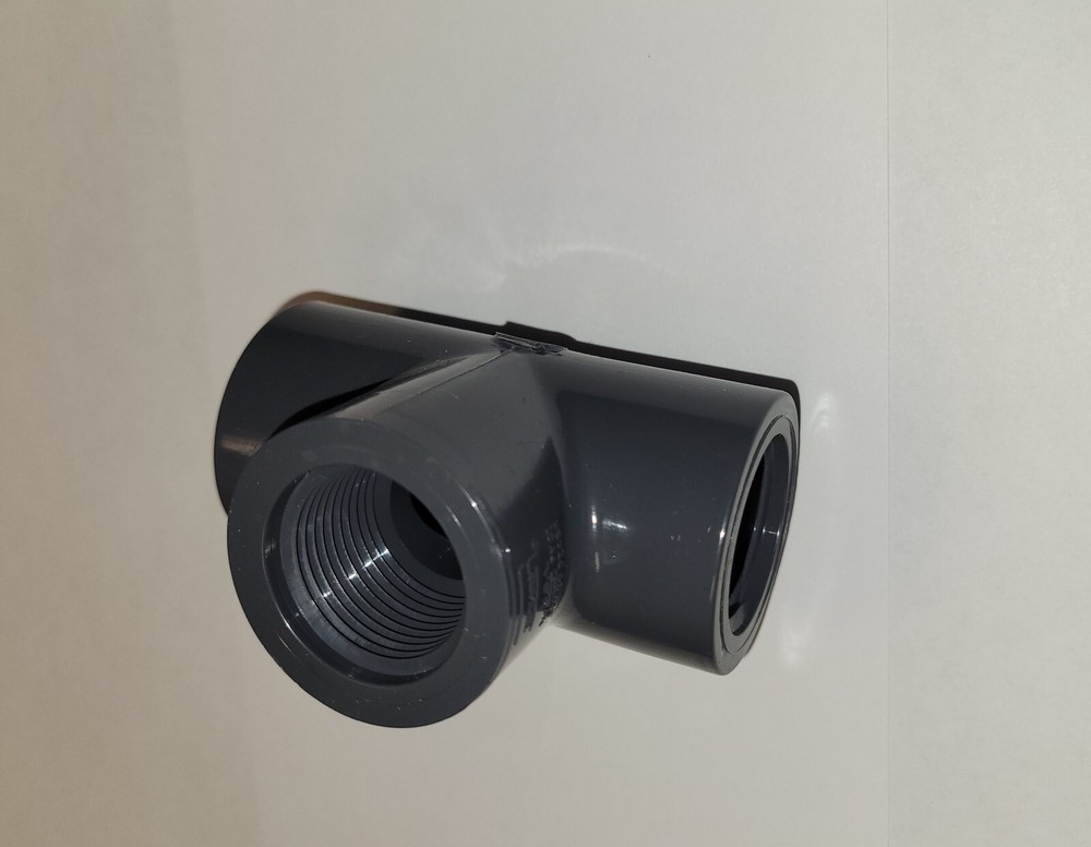 SCHEDULE 80 PVC 3/4" tee Threaded FPT