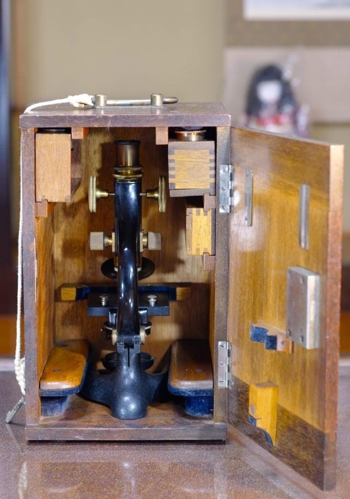 Antique Microscope Olympus “Mizuho” Microscope Height: approx. 28 cm