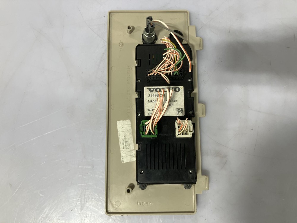 Volvo VNL Sleeper Control - Used
