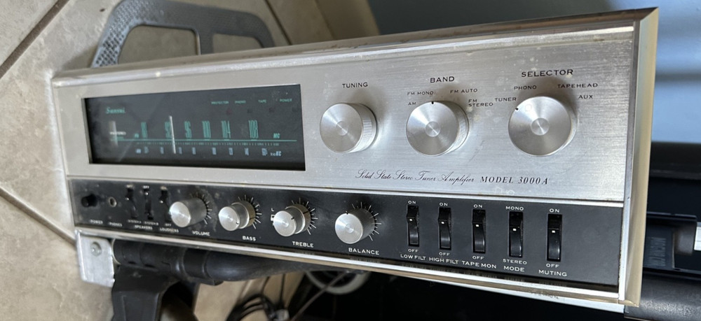 BEAUTIFUL WORKING VINTAGE SANSUI 3000A SOLID STATE STEREO RECEIVER