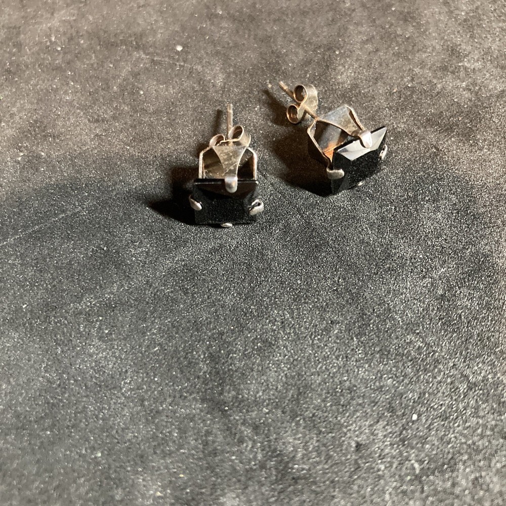 Vintage sterling silver black stud earrings b121