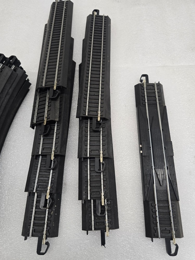Bachman Galaxy HO Scale Train EZ Track System Read