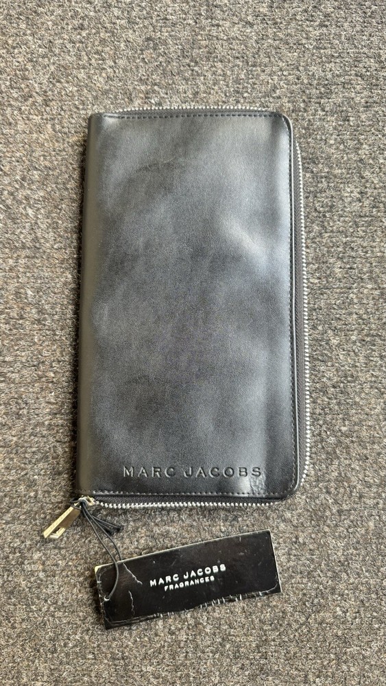 New Marc Jacobs Passport Document Cover Organizer Zipper Black