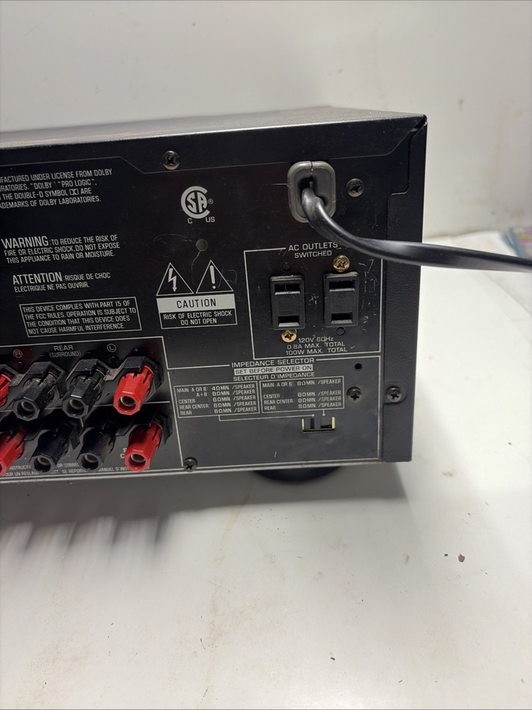 Yamaha HTR-5640 AV Receiver. Missing One Peg Leg.