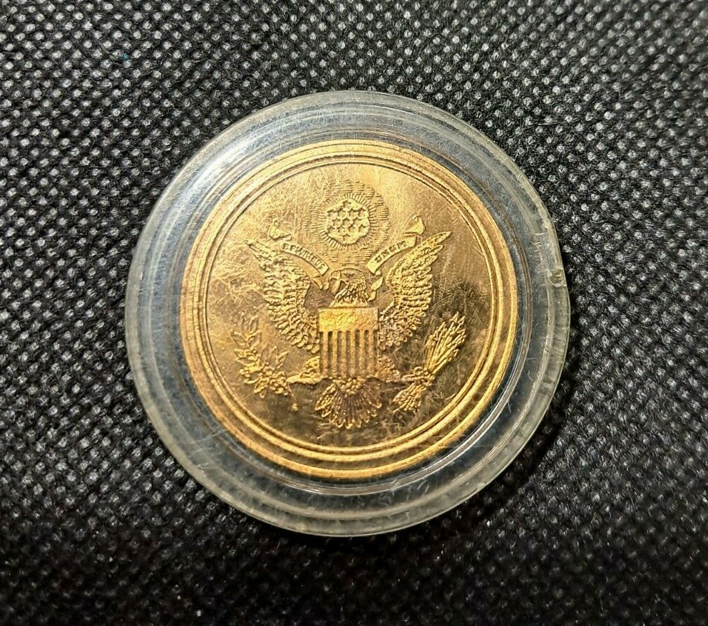 THE KENNNEDY MINT BROZE TOKEN! e3983UXX