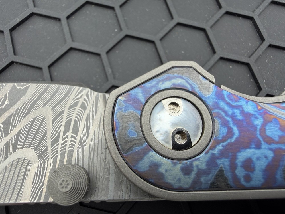 Hypercut Bikkhu - Damasteel & Black Timascus & MOP Pivot
