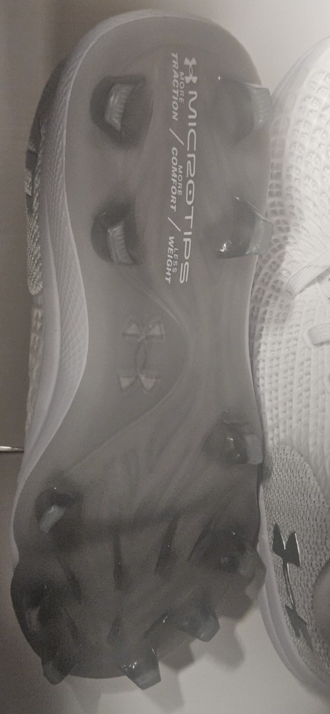 Under Armour Womens White softball Cleats Medium Width Size 10 US