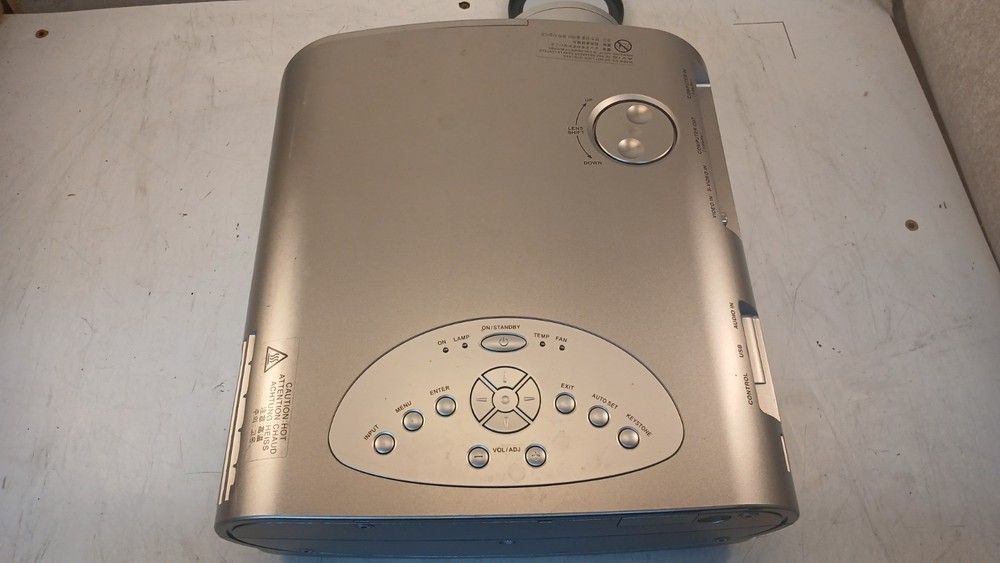 Toshiba TLP-260 LCD Projector *Working* *Read*