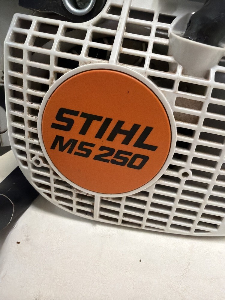 STIHL MS 250 GAS POWERED CHAINSAW