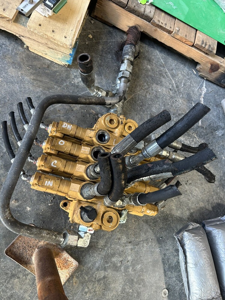 Tigercat 720E Valve Bank