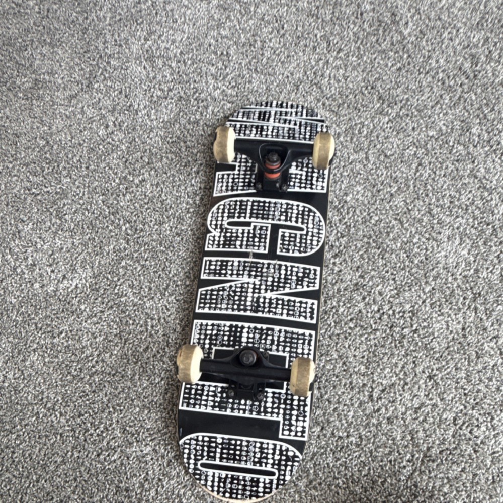 Black White Wood Complete Skateboard with Graphic Deck