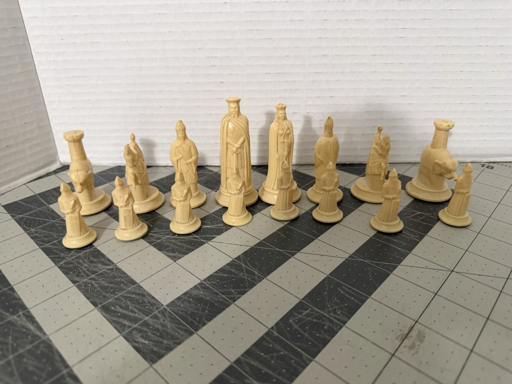 Kiingway Florentine Chess Set Plastic Chess Pieces
