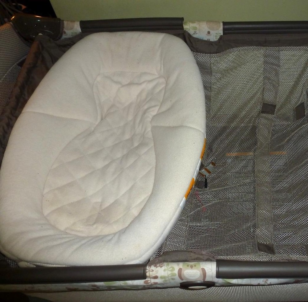 Graco Pack n Play Napper Infant Area w/Headrest + Canopy