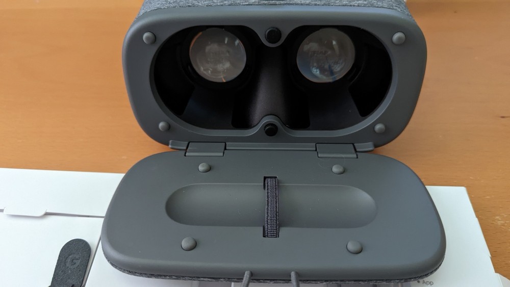 Google Daydream View VR Headset