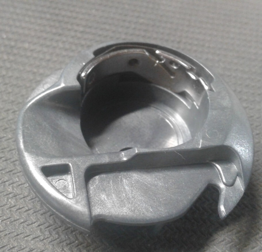 270 730149 single hole Bobbin Case Comp F/117