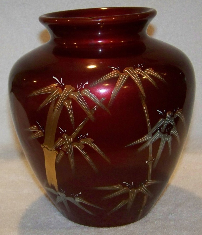 RED LACQUER LIKE VASE - BAMBOO SHOOTS