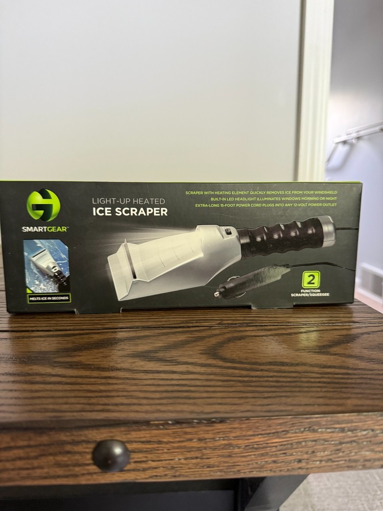 SMARTGEAR Light-Up Heated Ice Scraper 12V - 15ft Cord - Squeegee Function