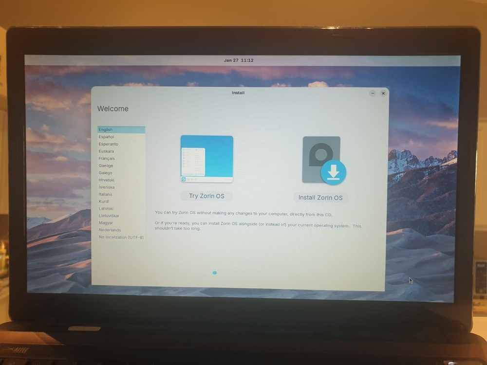 Linux Zorin OS 18 Core, 64-bit, Bootable Live and Install USB Flash Drive
