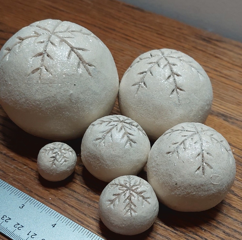 Glitter Ceramic Snowball Decor - 6 Piece Set