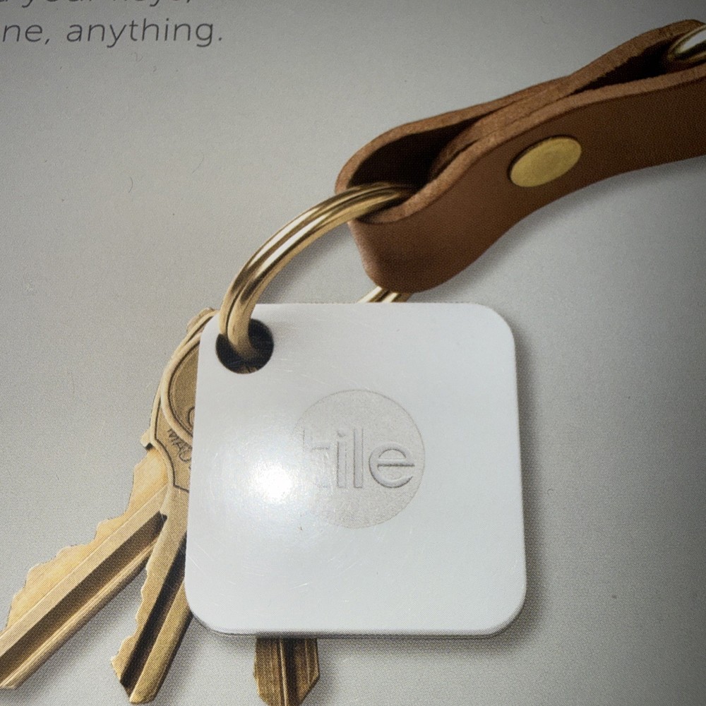 NEW Tile Mate Bluetooth Tracker for Keys Phone Wallet