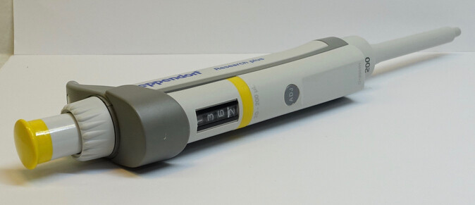 Eppendorf Research Plus 200 Variable Pipette 20-200uL; Clean & Accurate